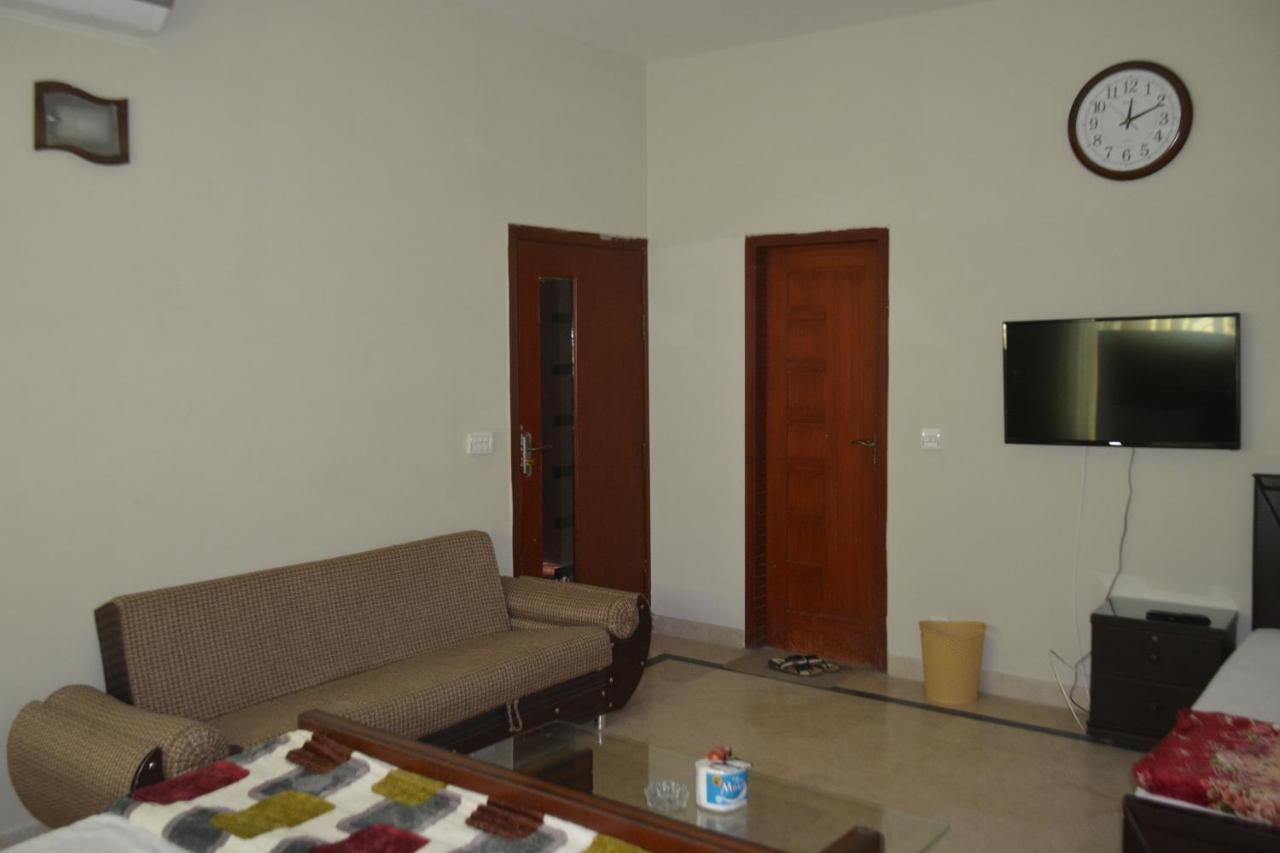 The Travelers Den Hotell Islamabad Eksteriør bilde