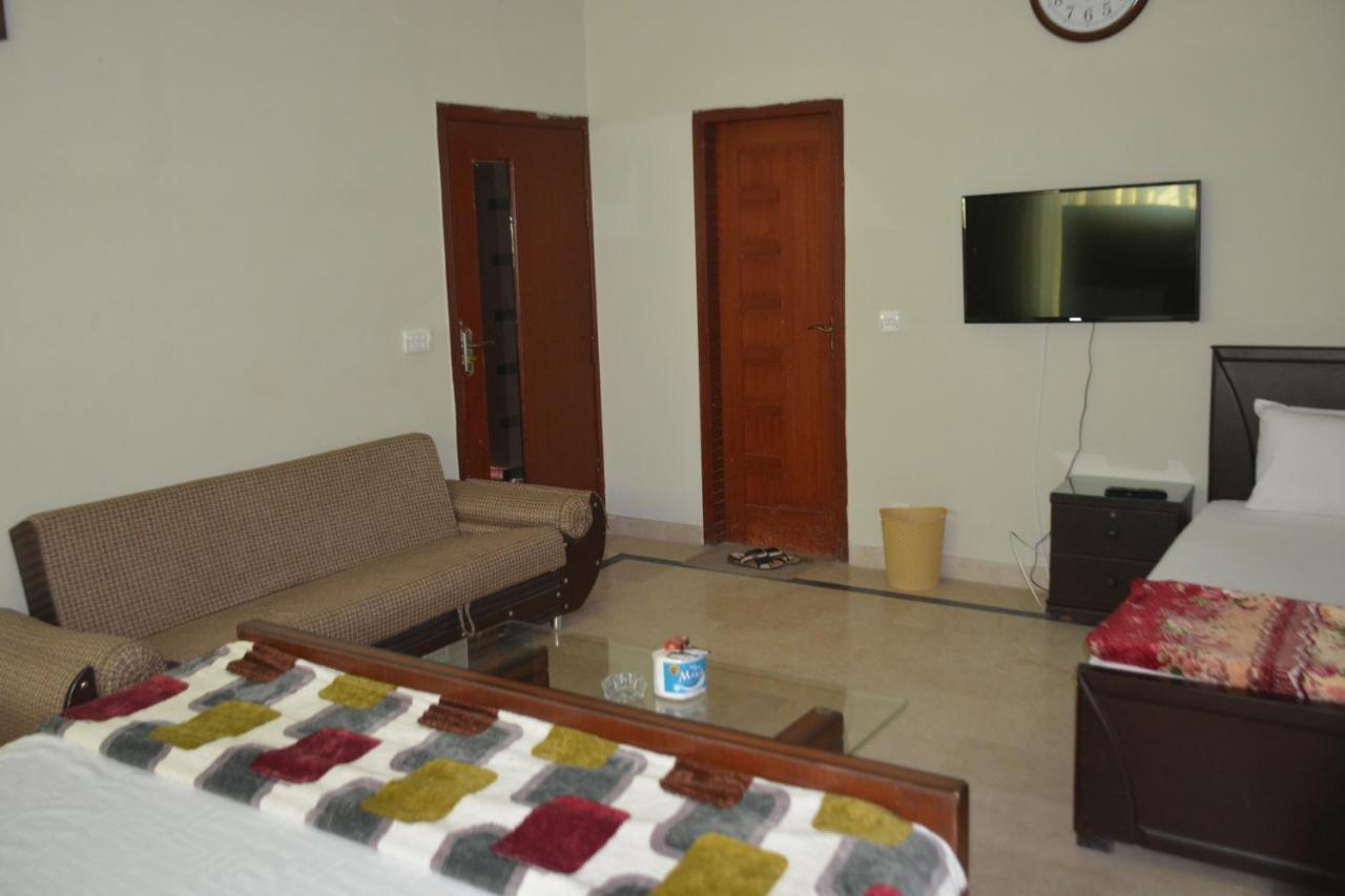 The Travelers Den Hotell Islamabad Eksteriør bilde