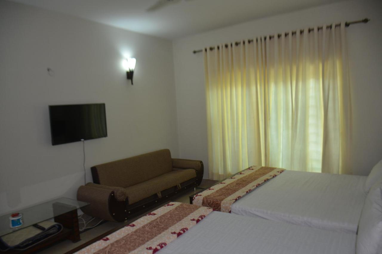 The Travelers Den Hotell Islamabad Eksteriør bilde
