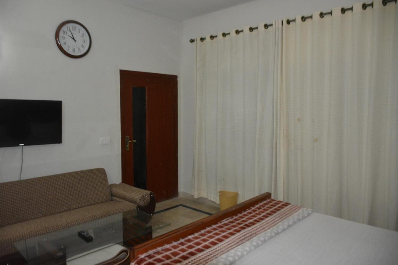 The Travelers Den Hotell Islamabad Eksteriør bilde