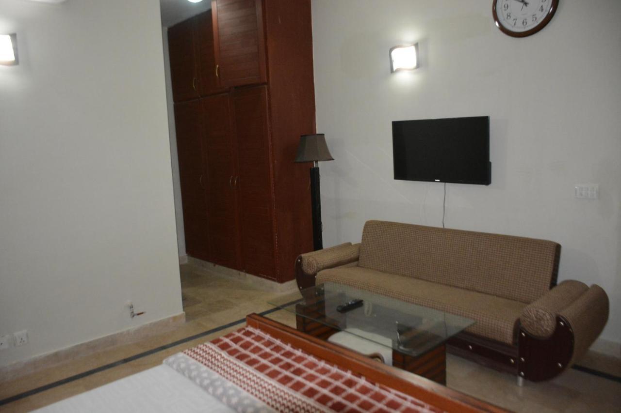 The Travelers Den Hotell Islamabad Eksteriør bilde