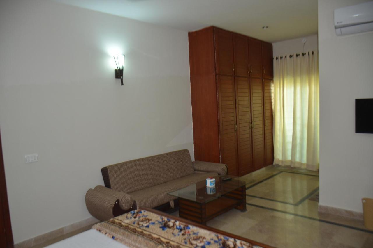 The Travelers Den Hotell Islamabad Eksteriør bilde
